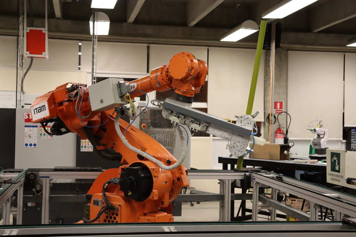 KUKA launches the KR Titan ultra — a 1,500 kg heavy-lifter