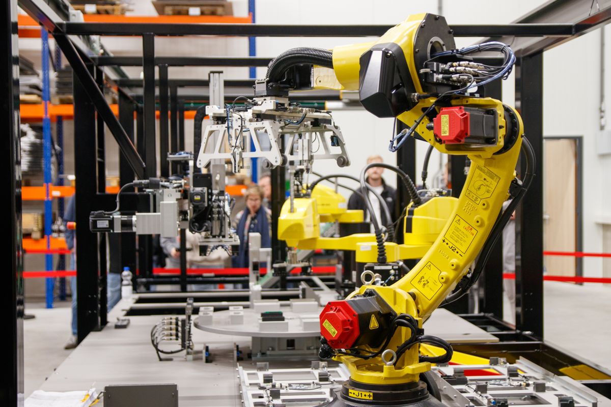 FANUC unveils next-gen R-2000/E series industrial robots