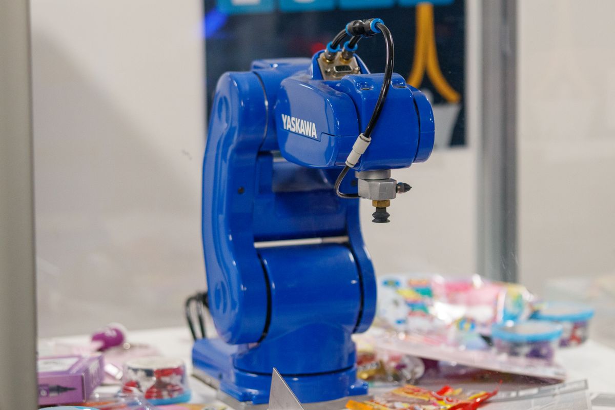 Yaskawa refreshes Motoman heavy-handling line up to 700 kg